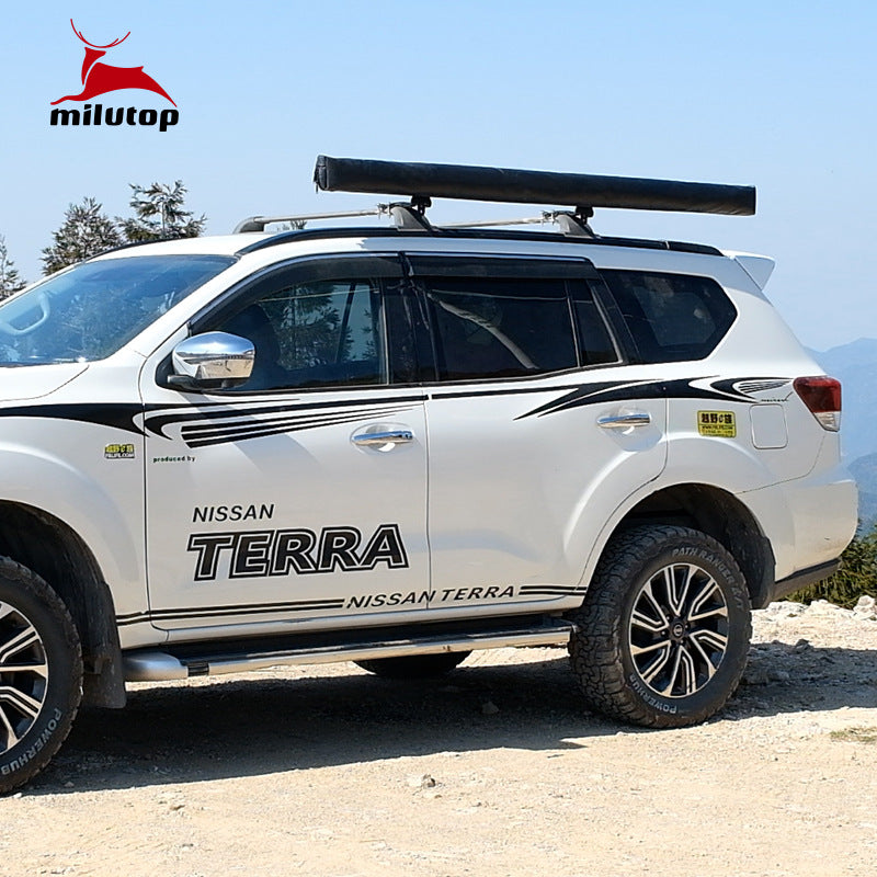 Toldo lateral Levante Compac plegado sobre Nissan Terra 4x4 – toldo para coche compacto Overvian