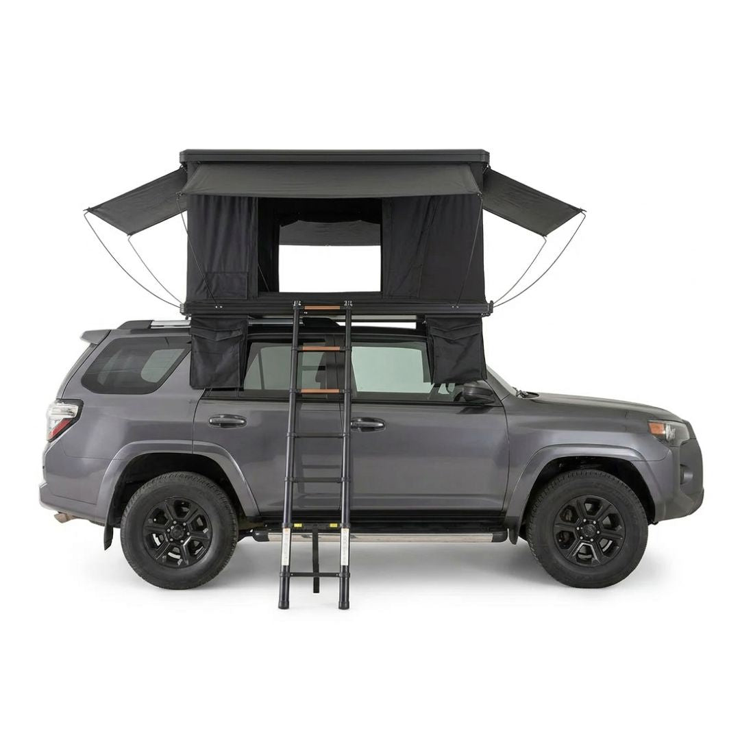Vista lateral tienda de techo Namibia EVO abierta en Toyota 4Runner – tienda de campaña para coche carcasa rígida Overvian